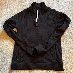 Lululemon engineered warmth half zip
Size 6 in black